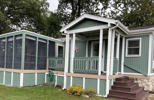 Brimfield Cottage | Beautiful 2 bedroom cottage, 75ft of waterfront