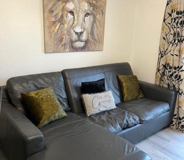 Grays Apartment | Beautiful 2-bedroom in Grays close to Lakeside