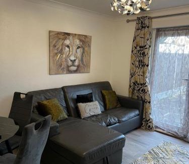 Grays Apartment | Beautiful 2-bedroom in Grays close to Lakeside