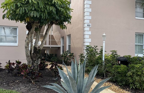 Moorings Condo | Beautiful 2 Bedroom Naples Moorings Ambassador Club Just Steps from the Beach