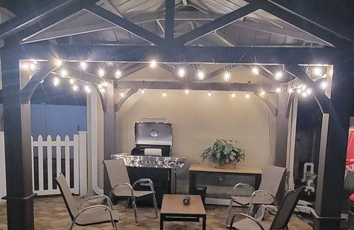 Azalea Park House | Beautiful 2 bedroom, Private Pool with BBQ grill (No shared)