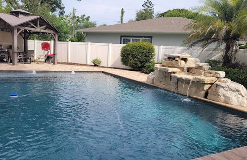 Azalea Park House | Beautiful 2 bedroom, Private Pool with BBQ grill (No shared)
