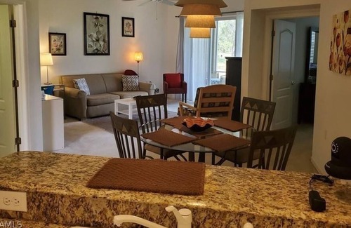 Gateway Condo | Beautiful 2 Br. Condo (72595) by Houzlet
