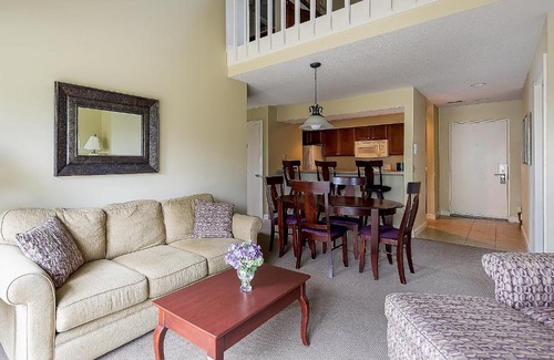 Acme House | Beautiful 2 King BDR with a Loft Golf Course Condo 5569