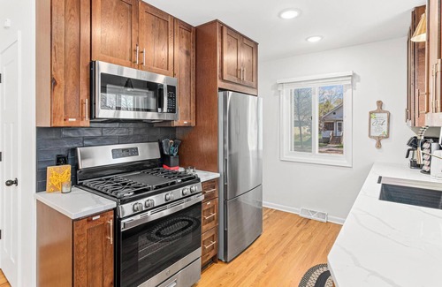 Morris Park House | Beautiful 2 Level House/Near Airport-Lake Nokomis