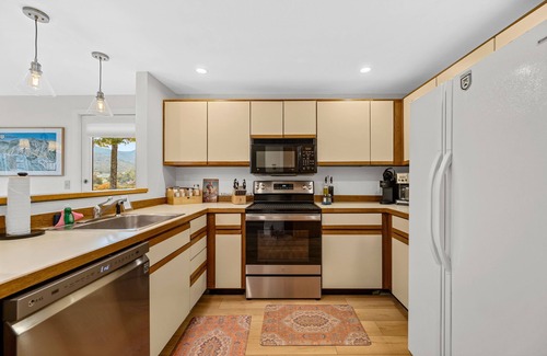 Central Vermont- Killington Condo | Beautiful 2br/2ba Fall Line Condo W/Mountain Views, Pool, Hot Tub, Sauna, Shuttle. G6b 2 Bedroom Condo