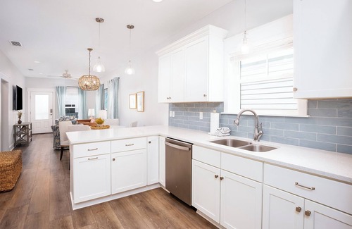 Mexico Beach House | Beautiful, 2BR/2BA-beachside coastal cottage house, steps to the beach