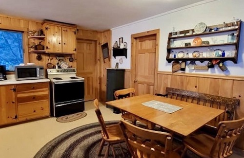 Nobleboro Cottage | Beautiful 3 Bedroom Cottage on Damariscotta Lake
