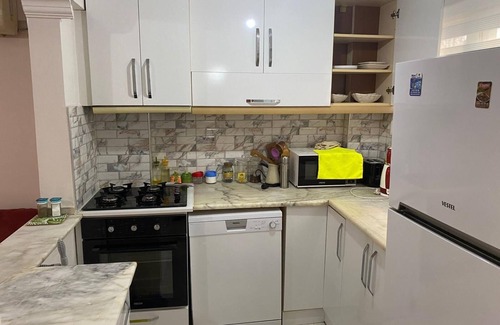 Kusadasi City Centre House | Beautiful 3-bedroom House With Sea View and Garden