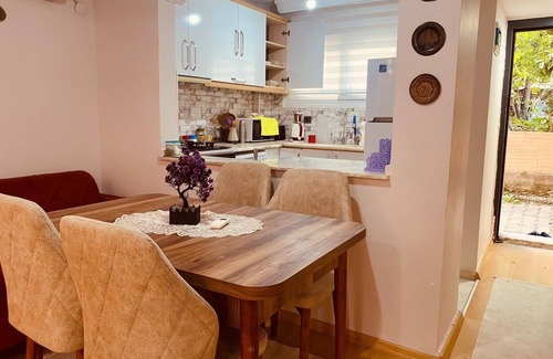 Kusadasi City Centre House | Beautiful 3-bedroom House With Sea View and Garden