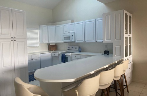 Bell Channel Bay Condo | Beautiful 3 Bedroom Penthouse Apartment on Bell Channel with a 30' Dock Slip!
