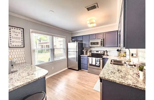 Greensboro House | Beautiful 3 Bedroom Townhouse