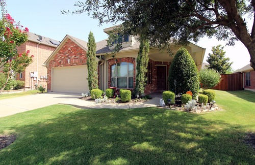 Little Elm House | Beautiful 3 Bedroom Home W/Pool - 5 min away from Lake!