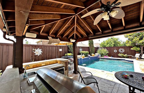 Little Elm House | Beautiful 3 Bedroom Home W/Pool - 5 min away from Lake!