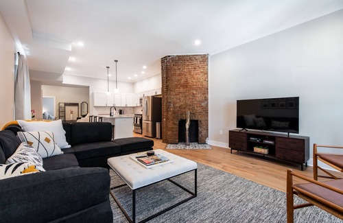 Shelby Park House | BEAUTIFUL 3 BEDROOM SHELBY PARK HOME *FREE ONSITE PARKING*