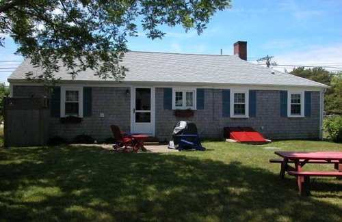 North Truro Cottage | Beautiful 3 Bedroom + Den Cottage Just a few minute drive to Beach
