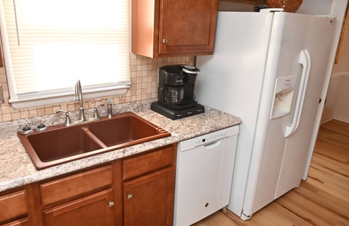Pine Forest House | Beautiful 3-bedroom House Close to Ft. Liberty and I-295.