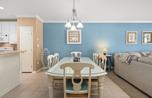 Sunset Island Condo | Beautiful 3 BR 2 BA Unit in Amenity Filled Sunset Island