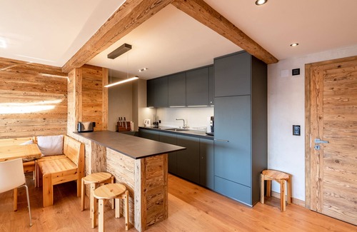 Verbier Apartment | Beautiful 3-room apartment completely renovated, bright with views of the village and the mountains.