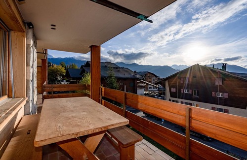 Verbier Apartment | Beautiful 3-room apartment completely renovated, bright with views of the village and the mountains.