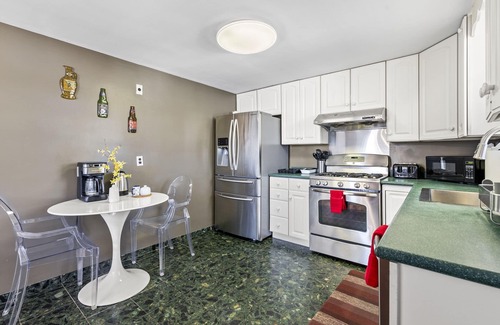 Waltham Apartment | Beautiful 3BD/1BA apartment W Parking 6274