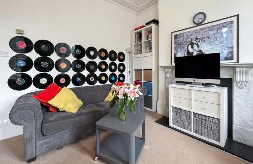 Junction Apartment | Beautiful 3BD Flat in Archway London
