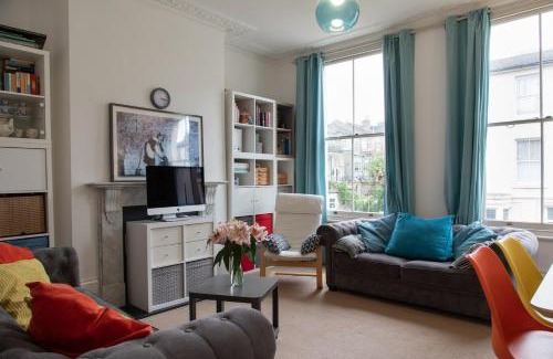 Junction Apartment | Beautiful 3BD Flat in Archway London
