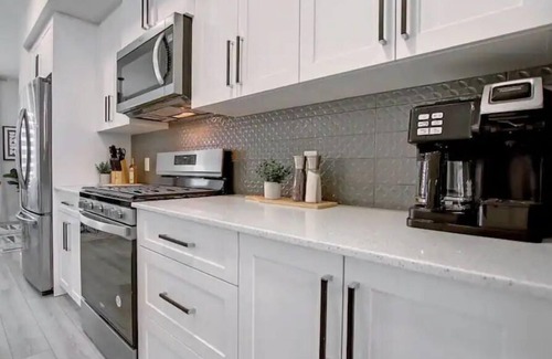 Southeast Calgary House | Beautiful 3bed~close to Spruce Meadows~20% off weekly &25% off in October stays!