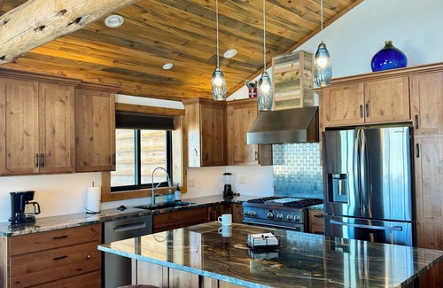 Ennis House | Beautiful 3bedroom log home w/breathtaking views in Madison Valley near Ennis,MT