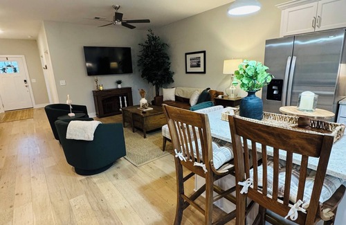 Gallatin House | Beautiful 3Bedroom Townhome off Old Hickory Lake.