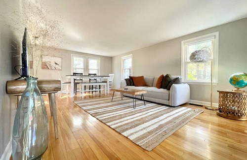 Brunswick House | Beautiful 3BR Home with Office in Town of Brunswick with King beds