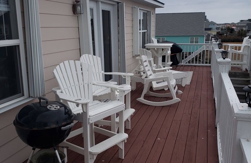 Surf City Cottage | Beautiful 4 bed 3 bath beach cottage with wonderful ocean views