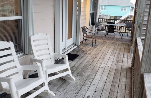 Surf City Cottage | Beautiful 4 bed 3 bath beach cottage with wonderful ocean views