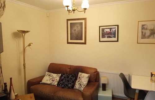 Wolverhampton Apartment | Beautiful 4-bed Apartment in Wolverhampton