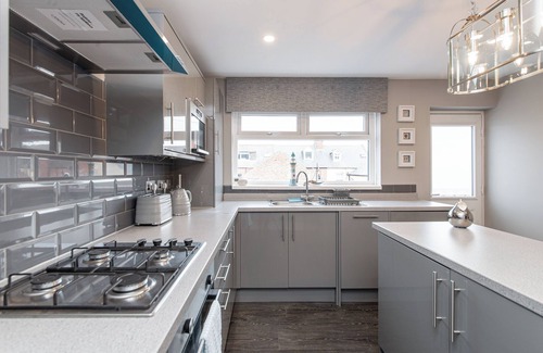 Whitley Bay Apartment | Beautiful 4 bed apartment in Whitley Bay- walking distance to the sea front