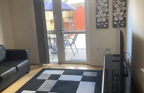 West Thurrock House | Beautiful 4 Bedroom Home With Parking by Lakeside