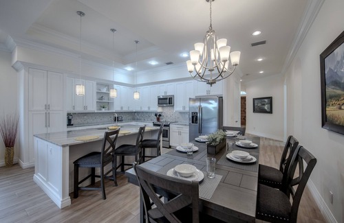 Naples Park House | Beautiful 4 Bedroom House with Pool and Spa