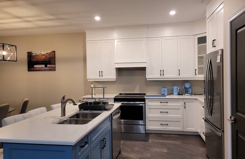 Niagara Falls House | Beautiful 4 bedroom luxury home located in Thorold