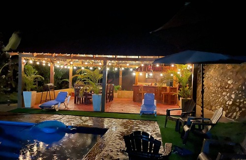 Manabao Cabin | Beautiful 4 bedroom villa with mountain views 2 mins from river