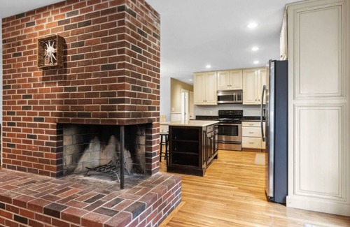 Kennebunk House | Beautiful 4 BR, Close to Everything! Walk to Gooch's Beach and Dock Square!