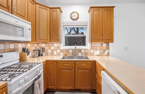 Newaygo House | Beautiful 4 season, 3 bd, 2.5 bath, private beach. AC. Pontoon available.