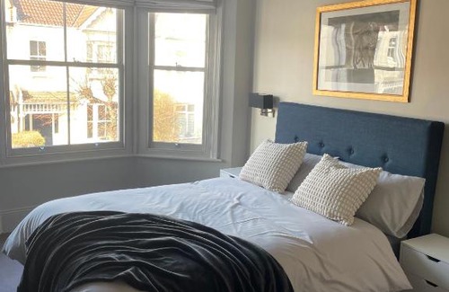 West Barnes House | Beautiful 4B.2Ba House + office