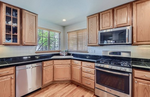Broomfield House | Beautiful 4BR Home. Between Boulder & Denver. Quiet Cul-du-Sac.