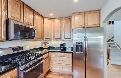 Broomfield House | Beautiful 4BR Home. Between Boulder & Denver. Quiet Cul-du-Sac.