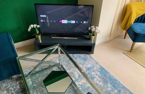 Biddenham House | Beautiful 5 Bedroom Townhouse, Private rooms in Bedford