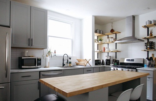 Irving Park East House | Beautiful 5BR Reunion Home near O'Hare and Downtown Chicago