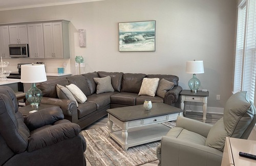 Gulf Shores Cottage | Beautiful 6 Bedroom Beach House with private pool!