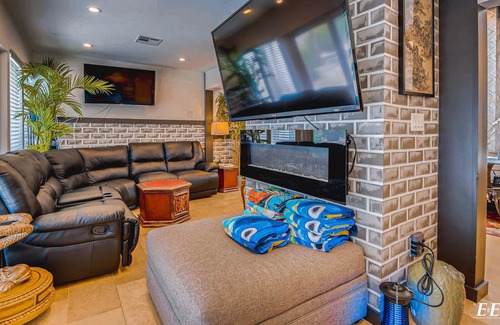 Rancho Oakey House | Beautiful 7BD/5BA Rare Villa Near Vegas Strip-3.5mi