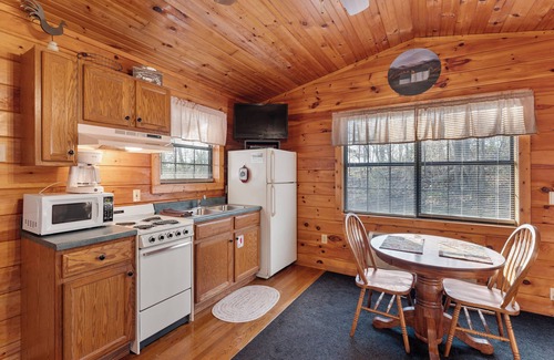 Sevierville Cabin | Beautiful, Affordable, Cabin Near Pigeon Forge For Couples!