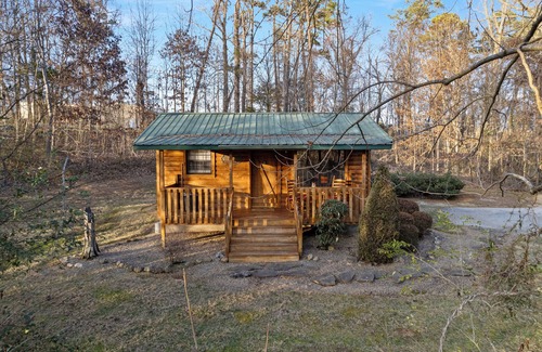 Sevierville Cabin | Beautiful, Affordable, Cabin Near Pigeon Forge For Couples!